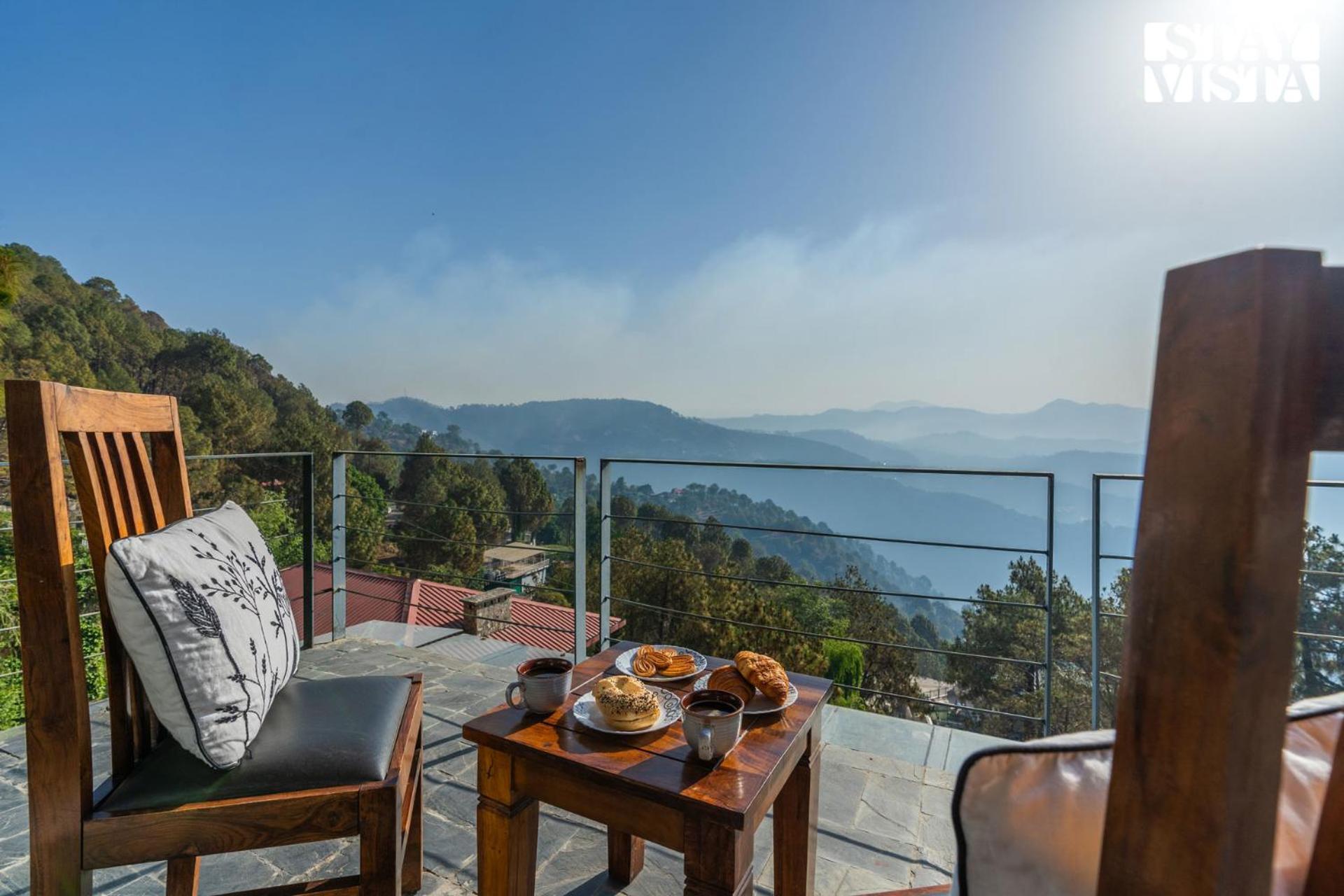 Stayvista At Hillcrest Villa With Valley View, Bonfire And Heater Kasauli Exterior photo